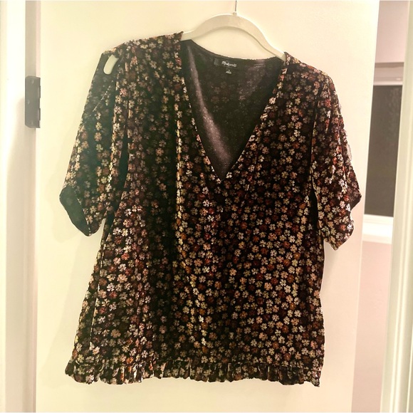 Madewell Velvet Tulip-Sleeve Ruffle Top Dark Floral, Size L, short split sleeve - Picture 6 of 6